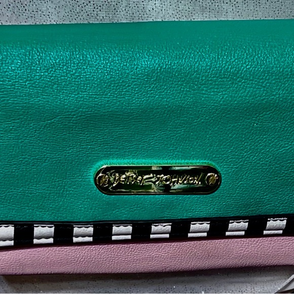 Betsey Johnson Green and Pink Crossbody Bag - Picture 2 of 5